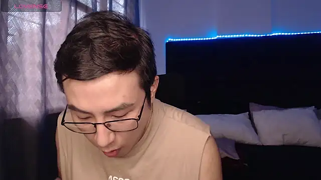 Živý XXX chat andrewmhilton_