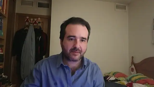 curiosillo83 élő XXX-chatje