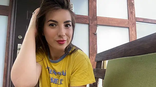 Fiery_Brunette_'s Live XXX Chat