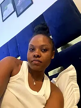 Dellah27 Show in webcam