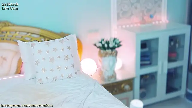 Amoramias' Live XXX Chat