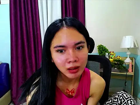 devine_goddess Adlı Modelin Web Kamerası Şovu