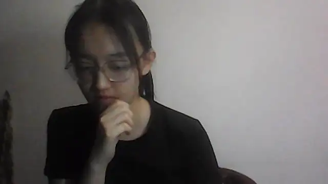 LinaClous Adlı Modelin Canlı XXX Sohbeti