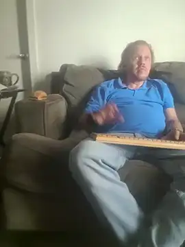 yourMasterisBored: διαδικτυακό σόου στην κάμερα