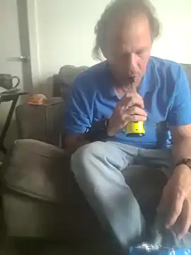 Pokazy przed kamerką – yourMasterisBored