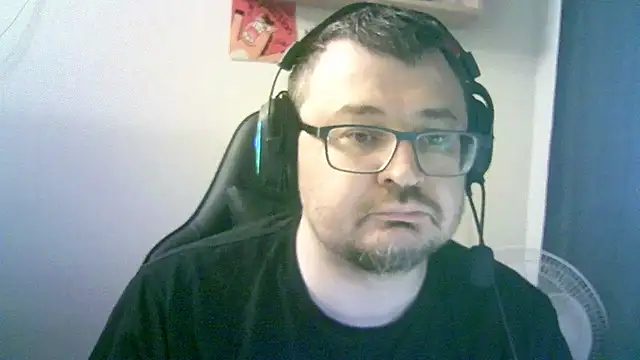 Show modela SirAbuser na web-kameri