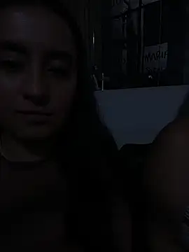 Pertunjukan Kamera Web Antonella_Julieta