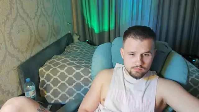 Vladik_b's Live XXX Chat