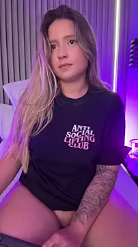 Živý XXX chat MiaPetit_