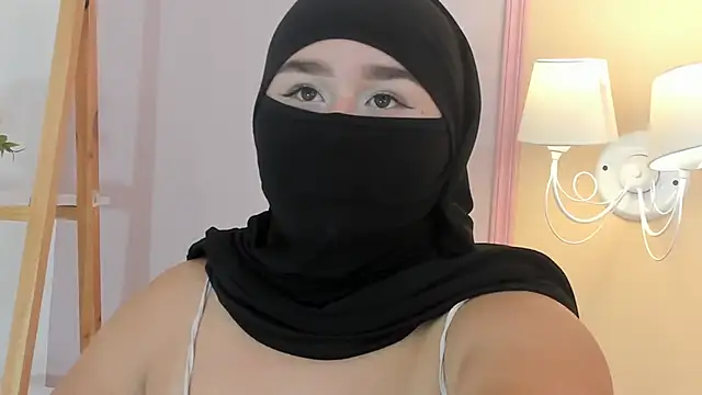 _zharaa: онлайн-секс-чат