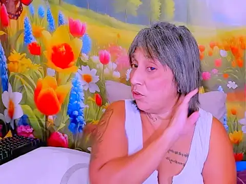 indianroxy's Live XXX Chat