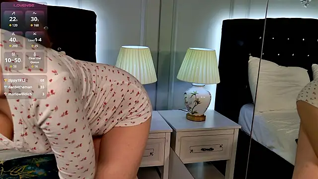 Layla_Bloom élő XXX-chatje