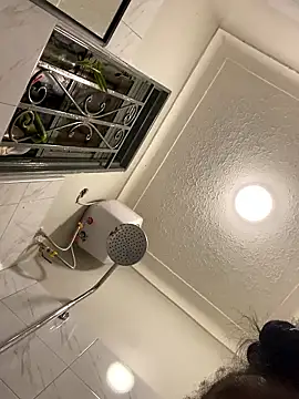 XXX chat uživo modela Dellah27