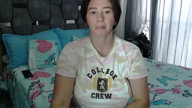 sara_hott_1 élő XXX-chatje