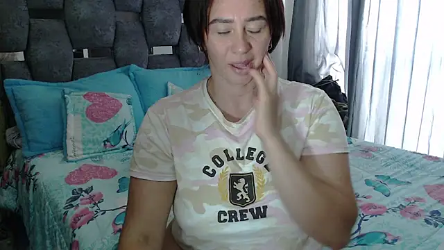 Chat +18 de sara_hott_1 ao vivo