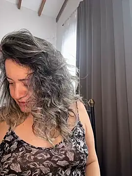 Chat +18 de AVRAKEHDABRA ao vivo