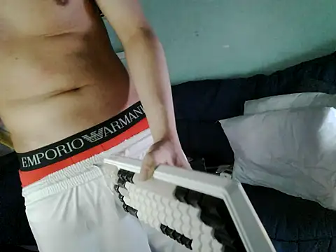 boyhigh1997: онлайн-секс-чат