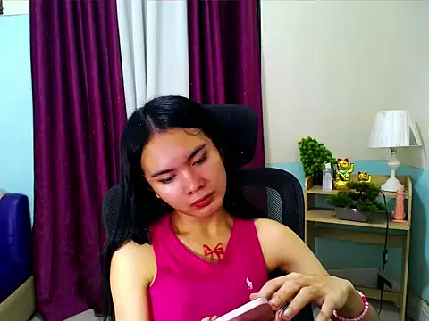 devine_goddess' Webcam Show