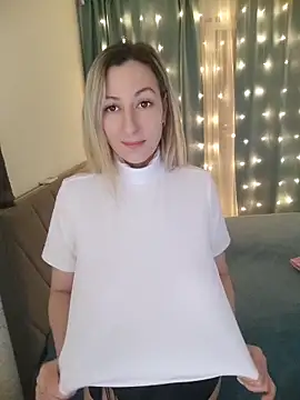 Pokazy przed kamerką – MilanaBoobs