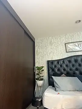 Pertunjukan Kamera Web Lander_Cruz