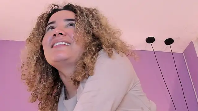 Chat XXX en directo de Charlotte11-11