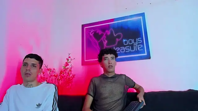 Pleasure_boys_hot Show Webcam