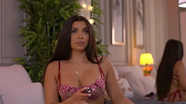 NicoleCellini's Live XXX Chat