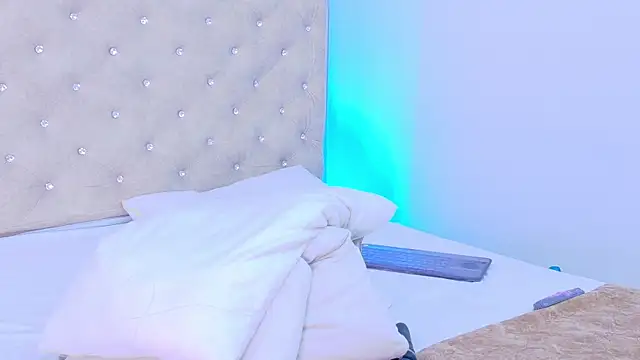 Chat +18 de Mia-Monroe ao vivo