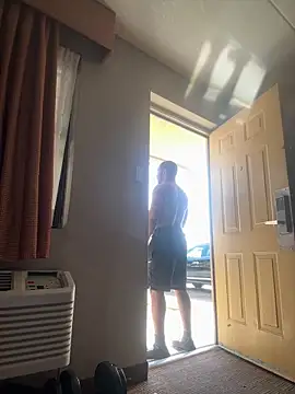 Stressreliever82: διαδικτυακό σόου στην κάμερα