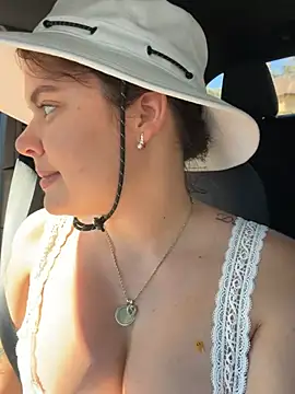 mangolini_parrocini's Live XXX Chat