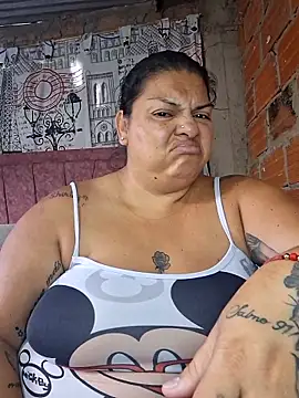 Онлайн чат XXX Juli_Powl