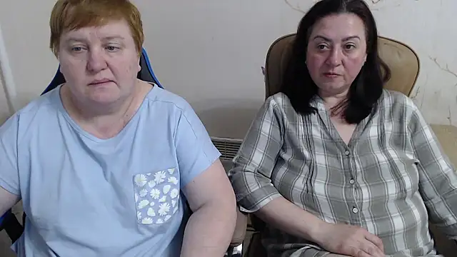 Lindy-Jeanie Show in webcam