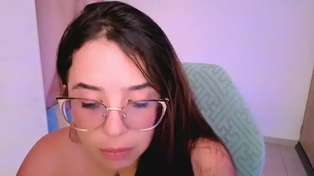 _alicia_z Adlı Modelin Canlı XXX Sohbeti