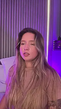 MiaPetit_ Show in webcam