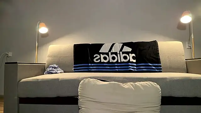 Love_plat1na Show Webcam