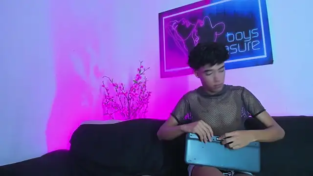 Pleasure_boys_hot Webcam-Show