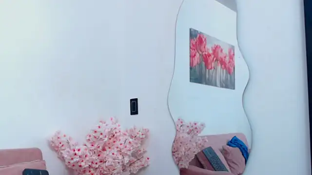 pinky_f00x Adlı Modelin Canlı XXX Sohbeti