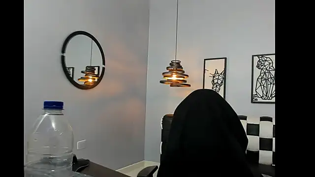 Mia_Curvyy Adlı Modelin Canlı XXX Sohbeti