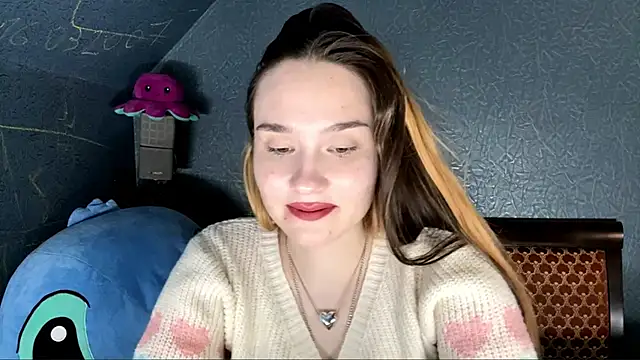 CarmelaLiebherr Adlı Modelin Canlı XXX Sohbeti