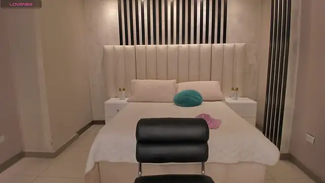 SunnyRivers live XXX chat