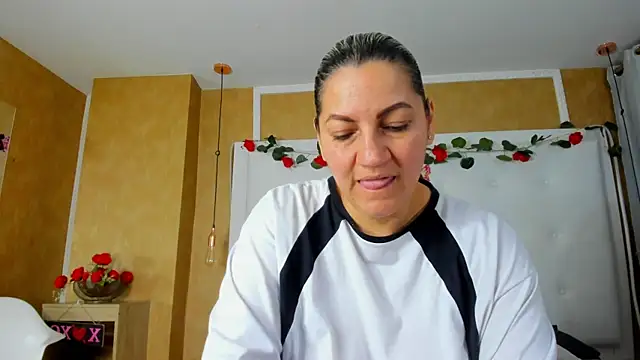 Heidy_milf 라이브 XXX 채팅