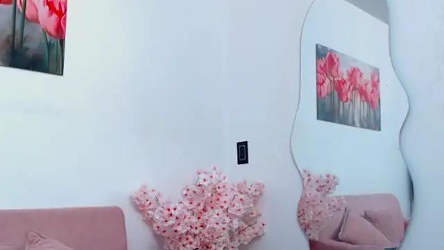 pinky_f00xn Live XXX chat