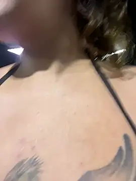 MiaHotboobs Chat XXX in diretta