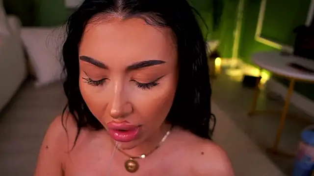 Show modela ZennySings na web-kameri