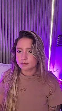 MiaPetit_ Adlı Modelin Canlı XXX Sohbeti