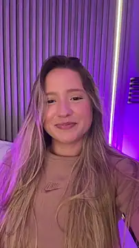 Chatroom XXX en direct de MiaPetit_