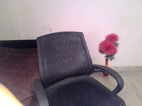 its_siya_: διαδικτυακό σόου στην κάμερα