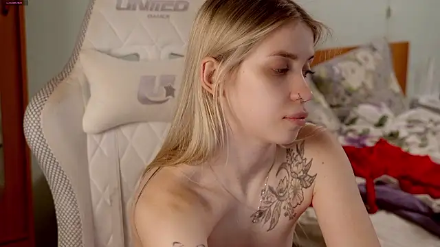 ho1yho1e's Live XXX Chat