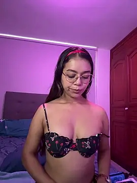 Andrea-Queen's Live XXX Chat