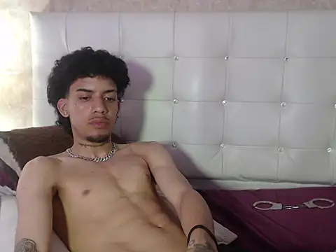 Show modela Ryder-Stone na web-kameri